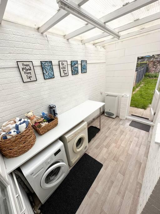 Stylish 3Br Cowes Cottage Close To The Waterfront Exterior photo